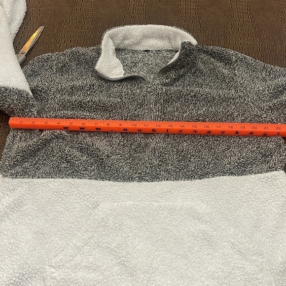 Gray and white fuzzy fleece half zip sweater size xl - Picture 6 of 7